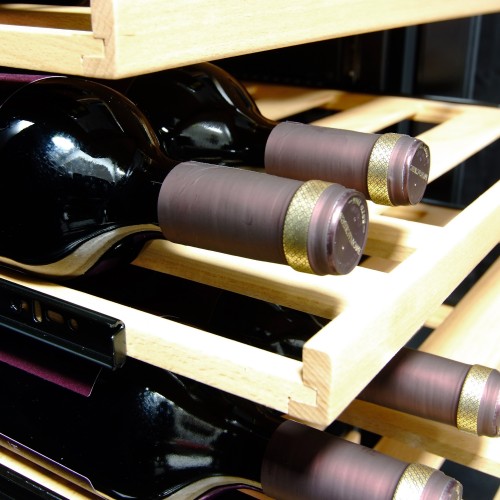Sirius wine cooler with Beech wood shelves with telescopic guides